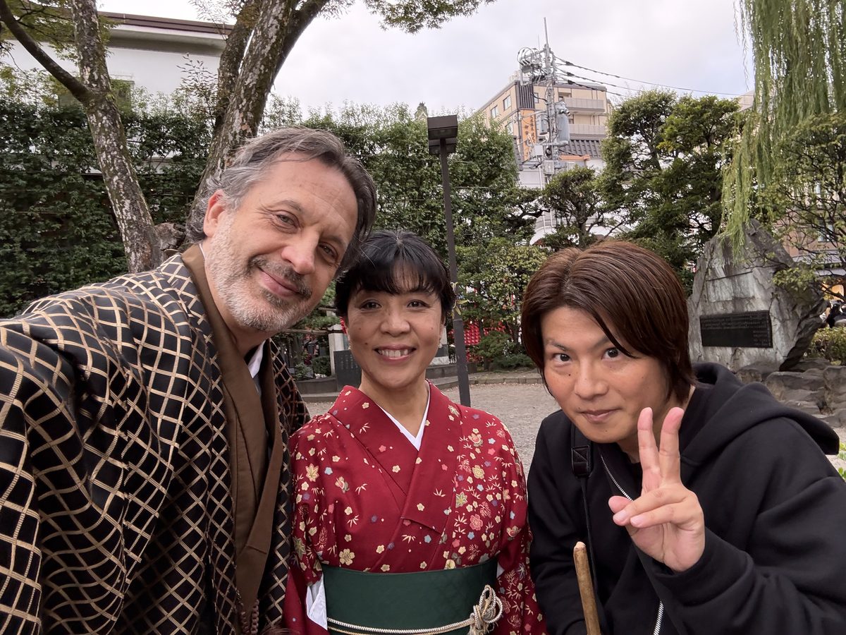 Eddy and Ako in kimono with the session's photographer, temple garden behind