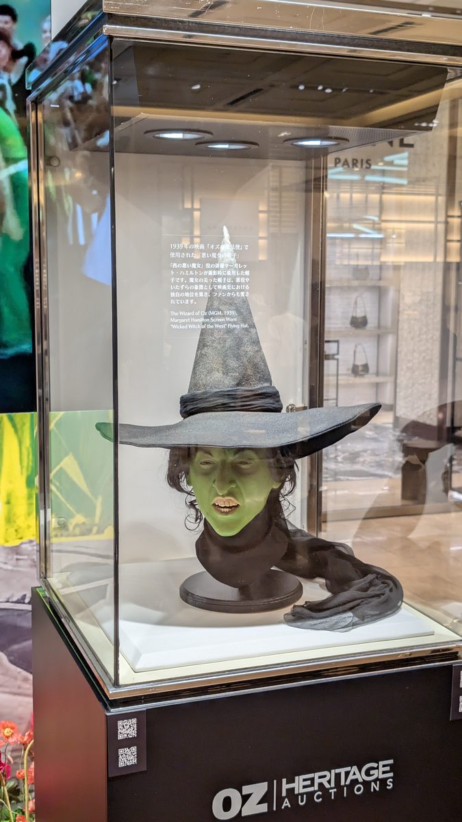 The green-faced Wicked Witch of the West bust in a glass display case