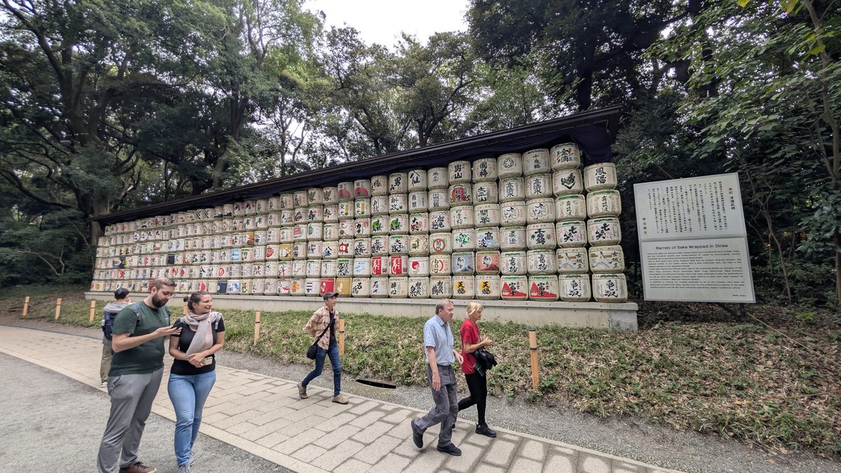The wall of straw-wrapped consecrated sake barrels along the path